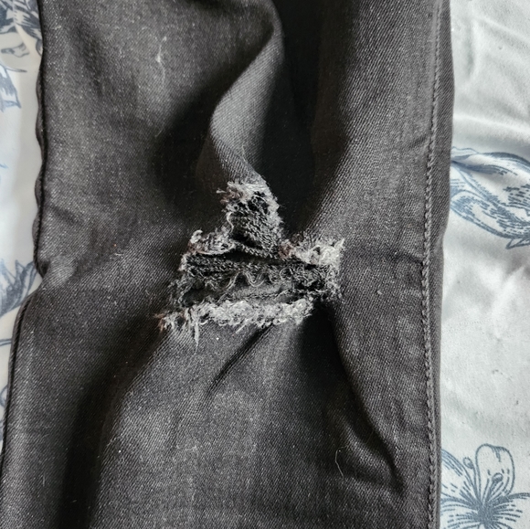 Women's Old Navy Mid-rise POP Icon distressed Skinny jeans - Picture 6 of 6